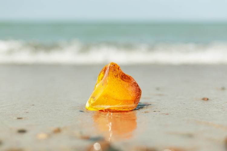 bursztyn na plaży